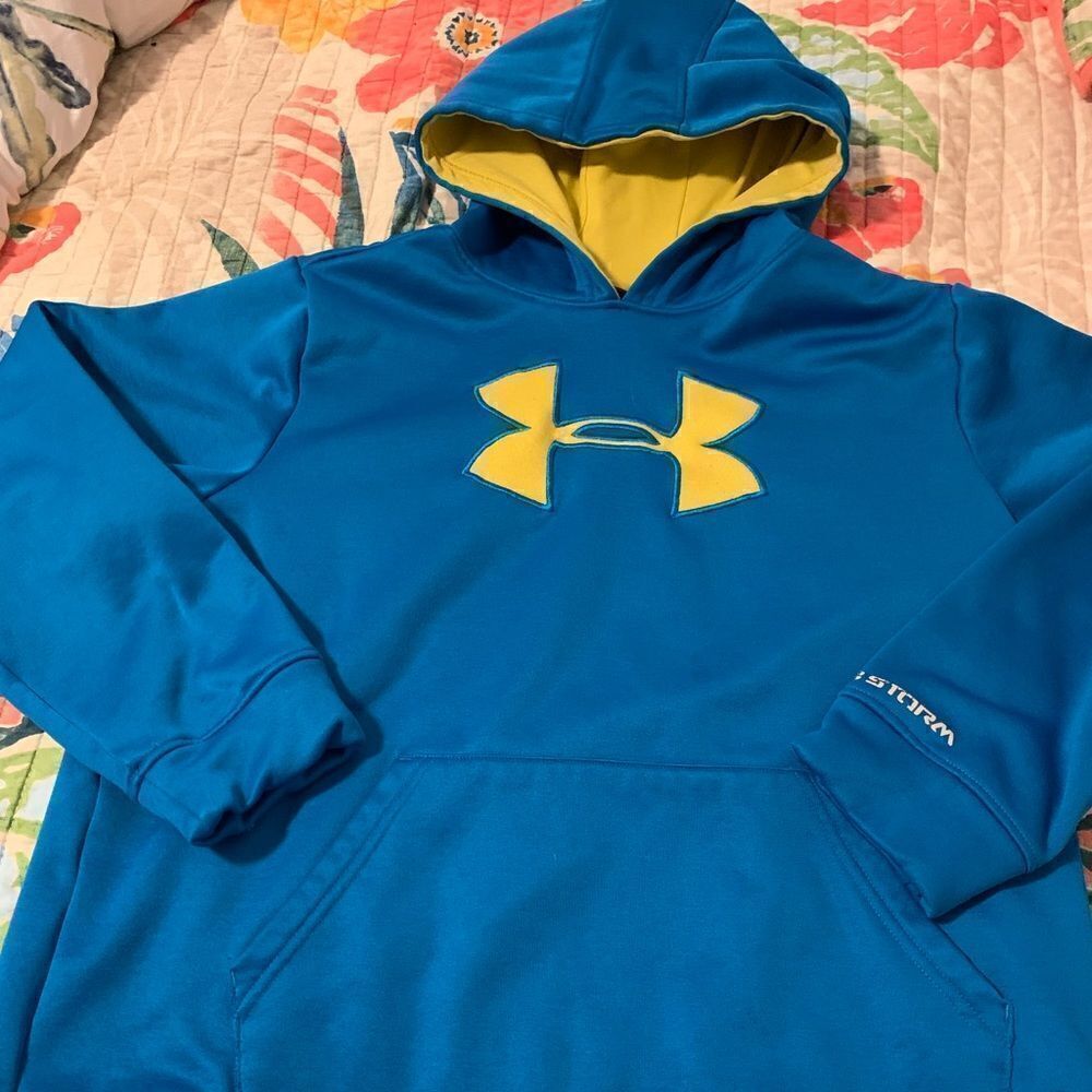 Under Armour Youth hoodie.  Size:  YLG